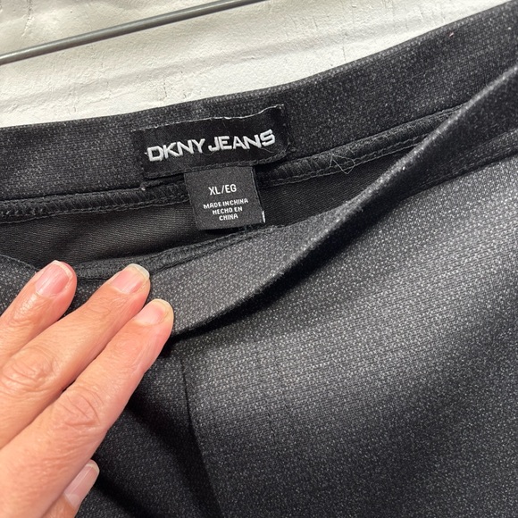 DKNY Jeans Gray Light Patterned Faux Leather Pockets Pull on Pants Leggings XL - Picture 2 of 8